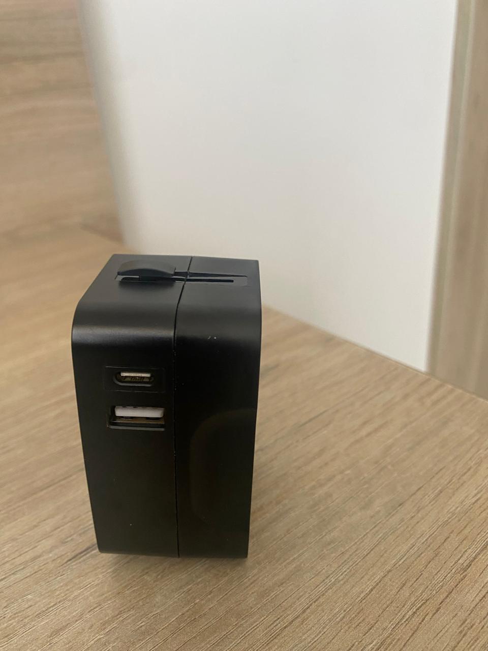 ⚡ Adaptador Conector Enchufe Universal Para Viajes + 1 USB + 1 Tipo C