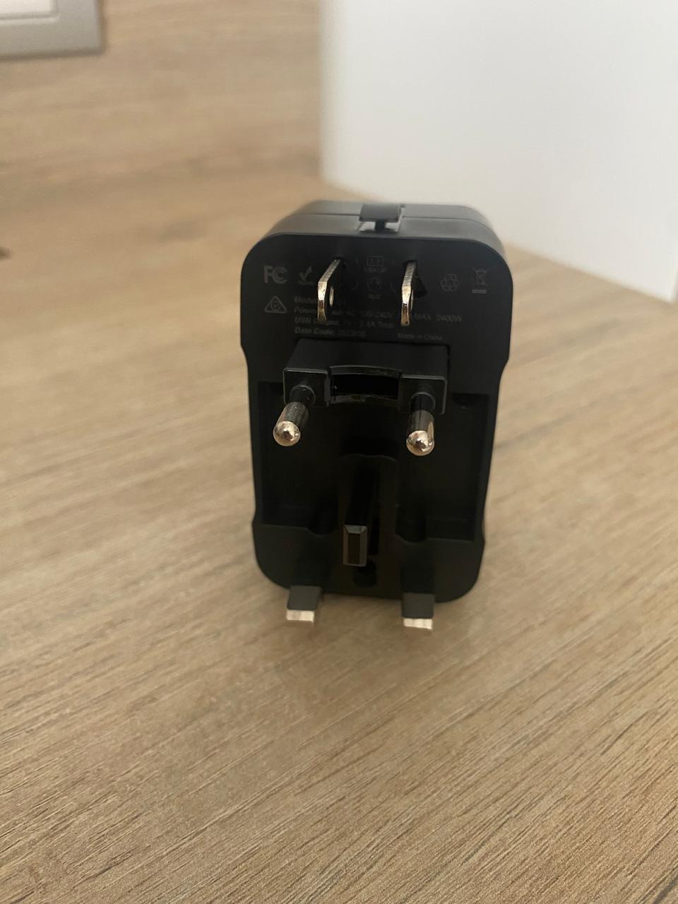 ⚡ Adaptador Conector Enchufe Universal Para Viajes + 1 USB + 1 Tipo C