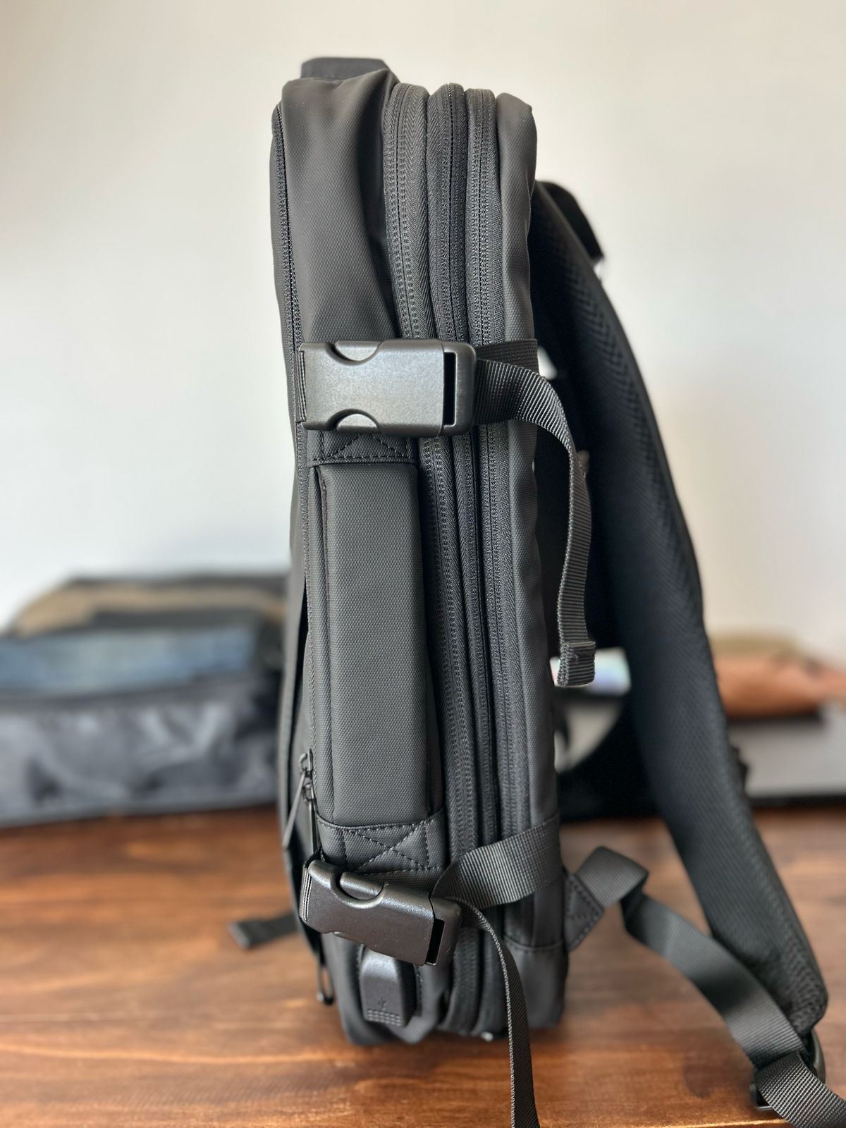 Mochila Travel Pro 3.0  con capa impermeable.